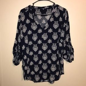 Flowy mid-sleeve blouse